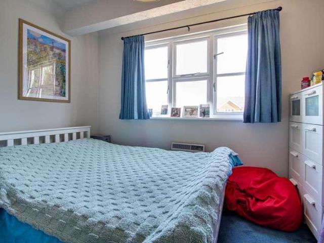 3 bed flat for sale