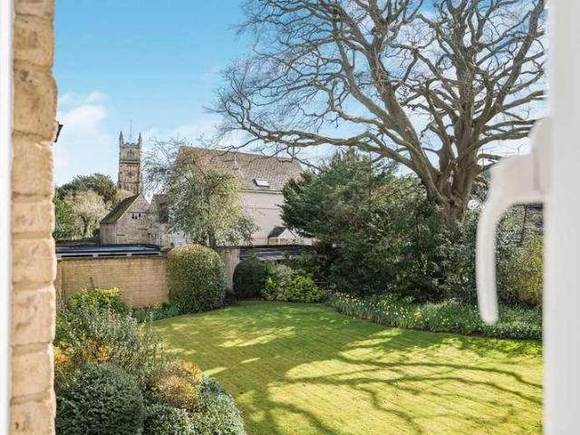 3 bed flat for sale