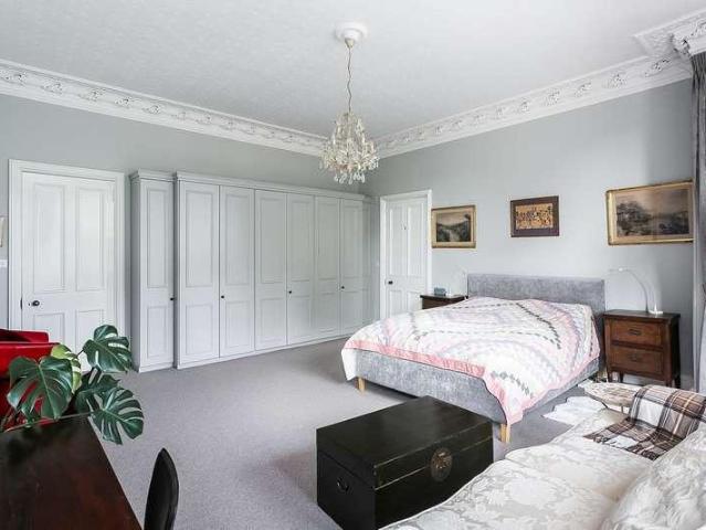 3 bed flat for sale