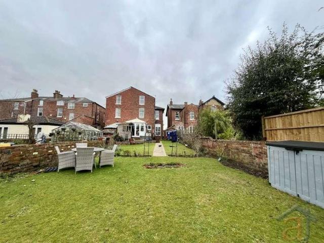 3 bed flat for sale