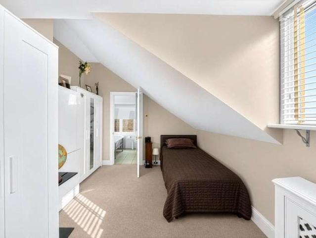 3 bed flat for sale