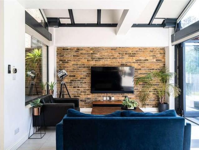 3 bed flat for sale