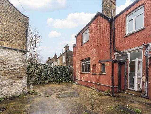 3 bed flat for sale