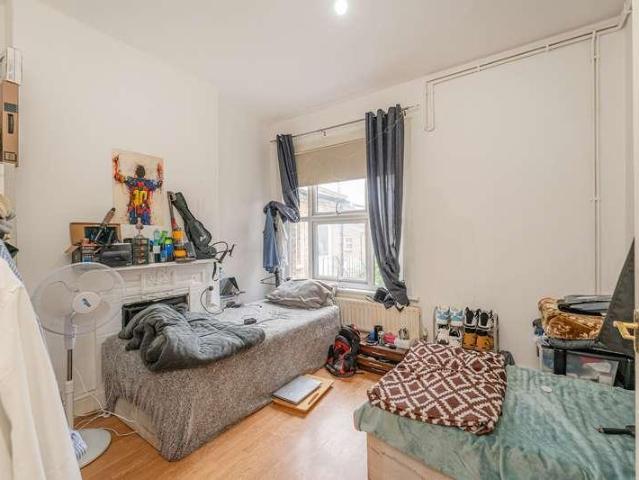 3 bed flat for sale
