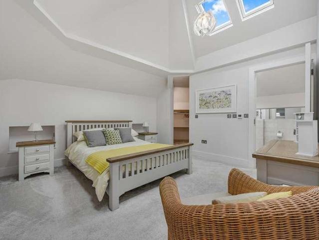 3 bed flat for sale