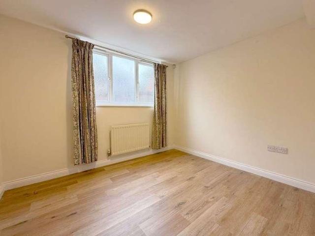 3 bed flat for sale