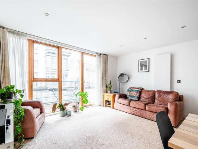 3 bed flat for sale