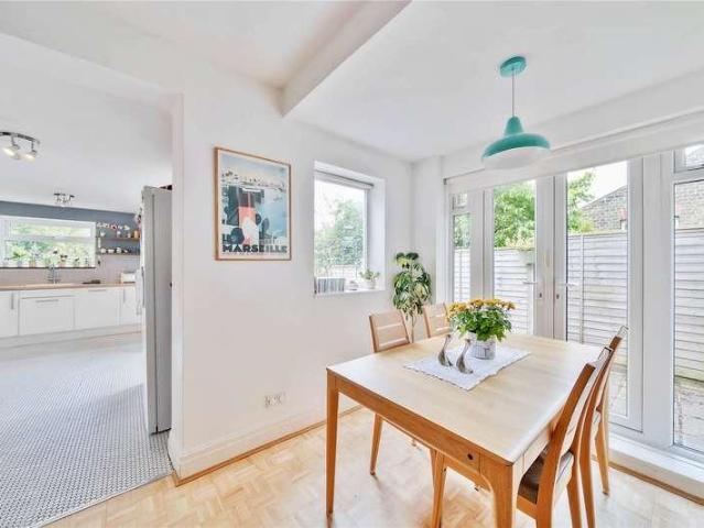 3 bed flat for sale