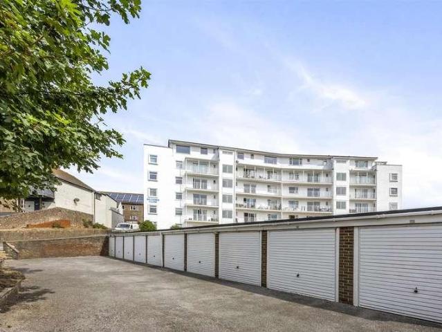 3 bed flat for sale