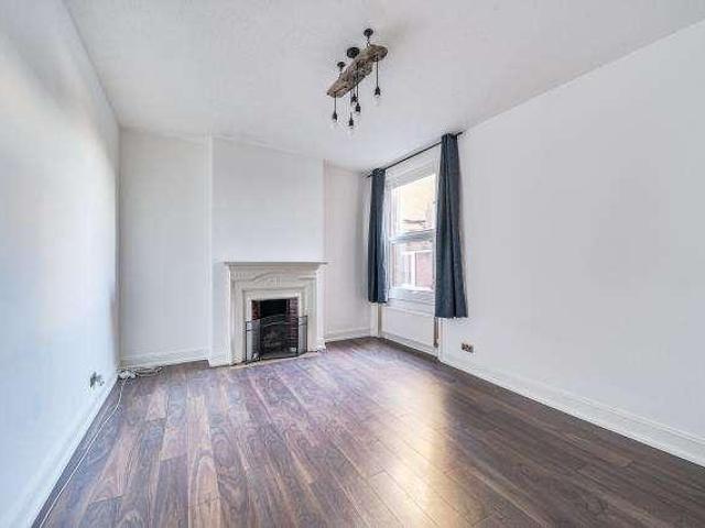 3 bed flat for sale