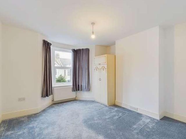 3 bed flat for sale