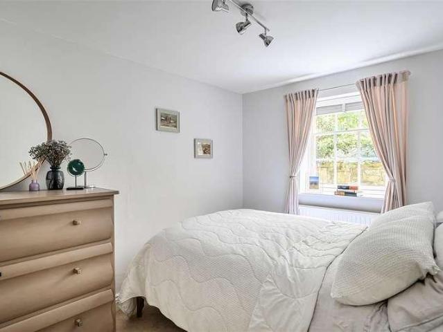 3 bed flat for sale