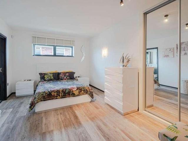 3 bed flat for sale