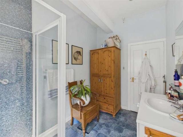 3 bed flat for sale