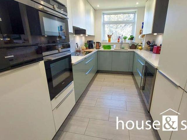 3 bed flat for sale