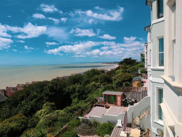 3 bed flat for sale