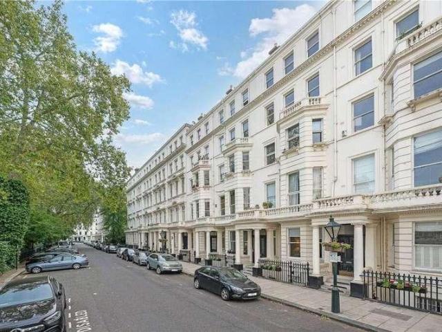 3 bed flat for sale