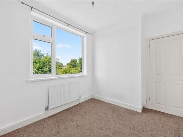 3 bed flat for sale