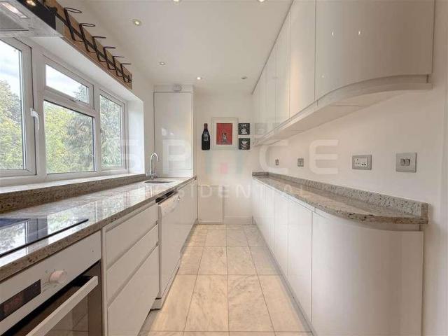 3 bed flat for sale