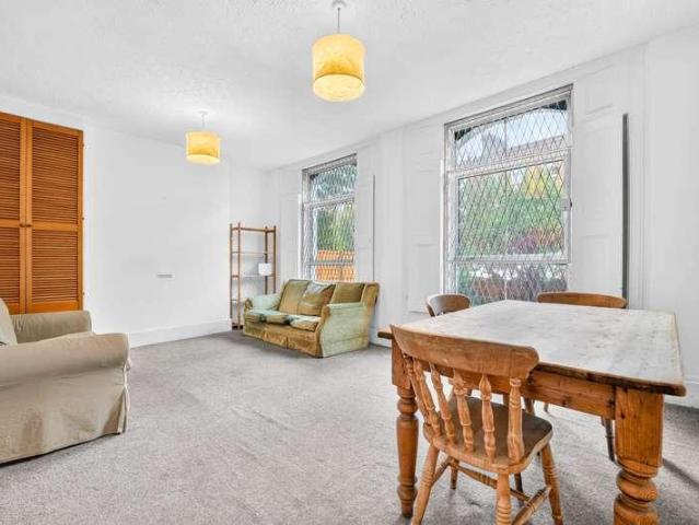 3 bed flat for sale