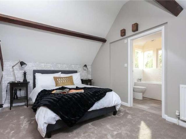 3 bed flat for sale