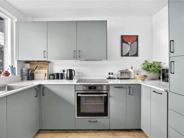 3 bed flat for sale