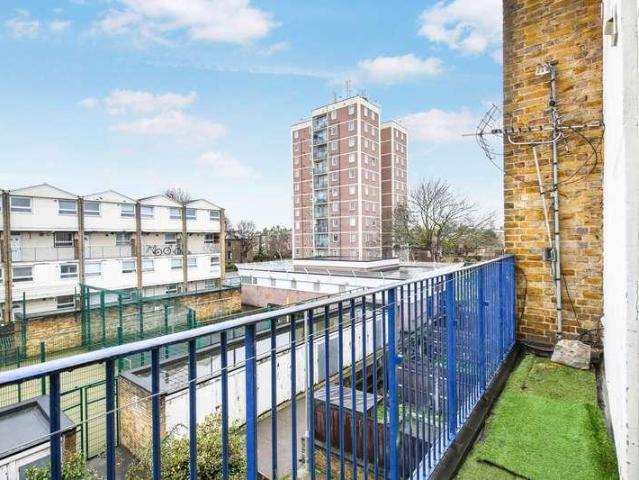 3 bed flat for sale