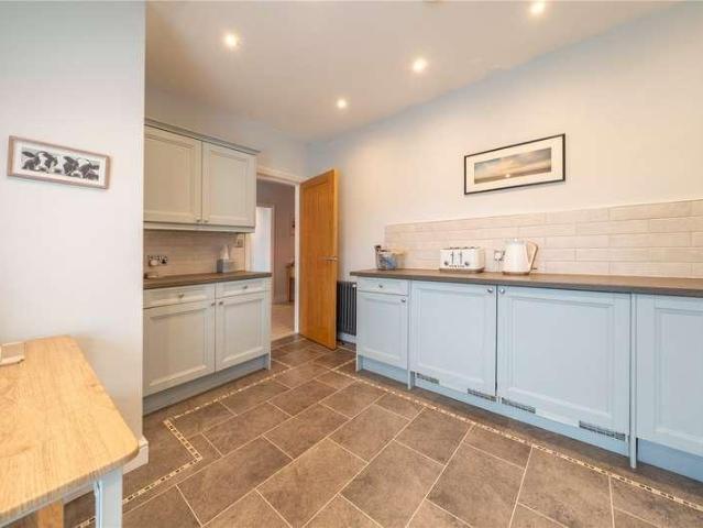 3 bed flat for sale