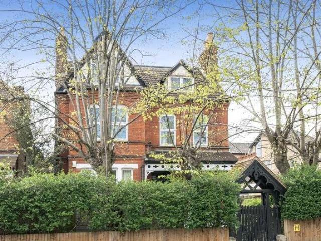 3 bed flat for sale