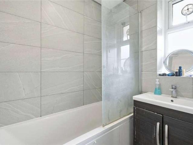 3 bed flat for sale