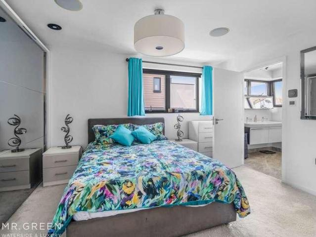 3 bed flat for sale