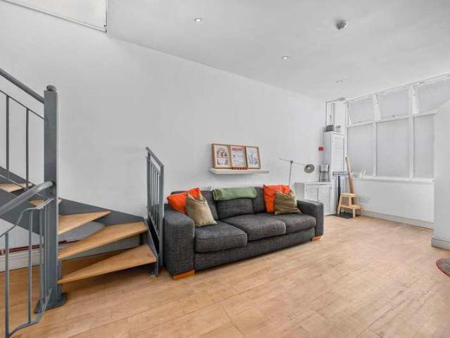 3 bed flat for sale