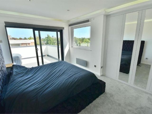 3 bed flat for sale