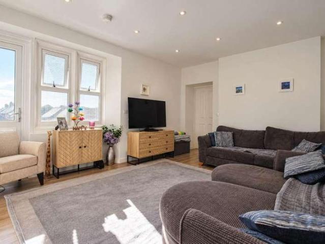 3 bed flat for sale
