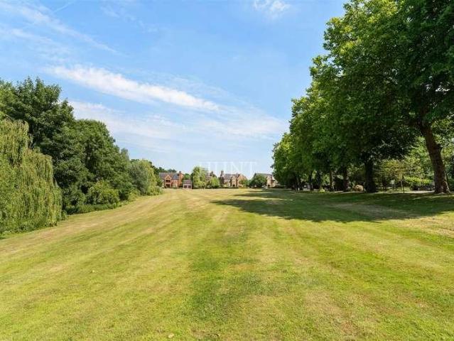 3 bed flat for sale