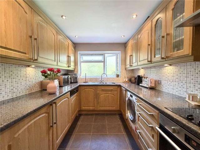 3 bed flat for sale