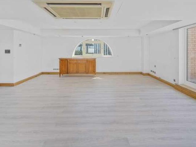 3 bed flat for sale
