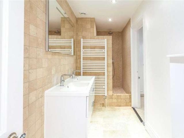 3 bed flat for sale