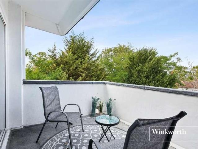 3 bed flat for sale