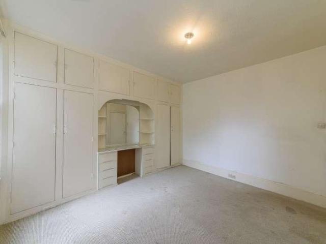 3 bed flat for sale