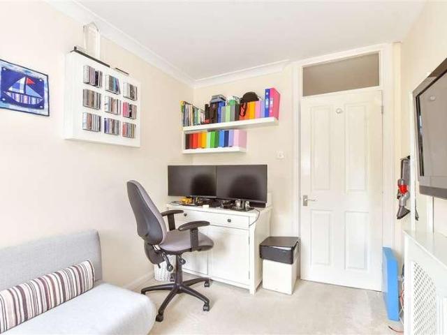 3 bed flat for sale