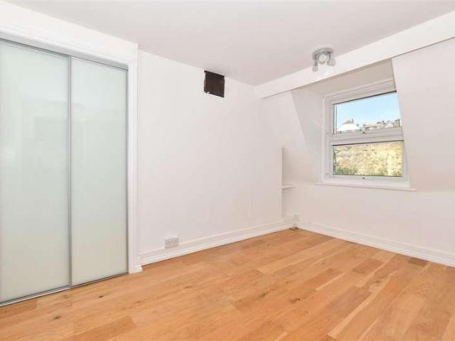 3 bed flat for sale