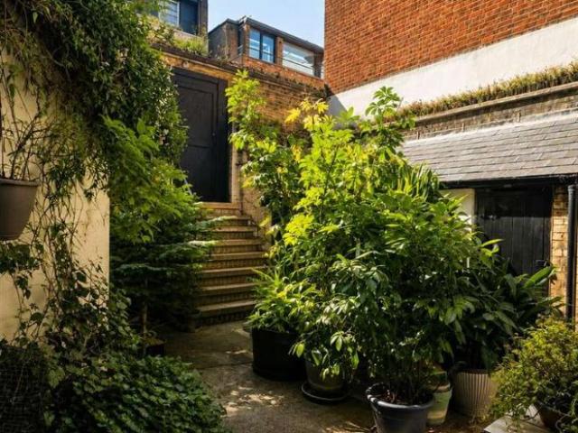 3 bed flat for sale