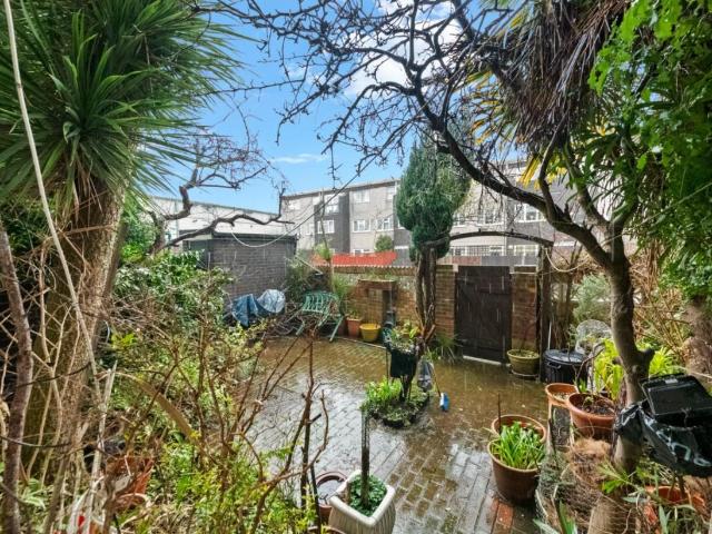 3 bed flat for sale