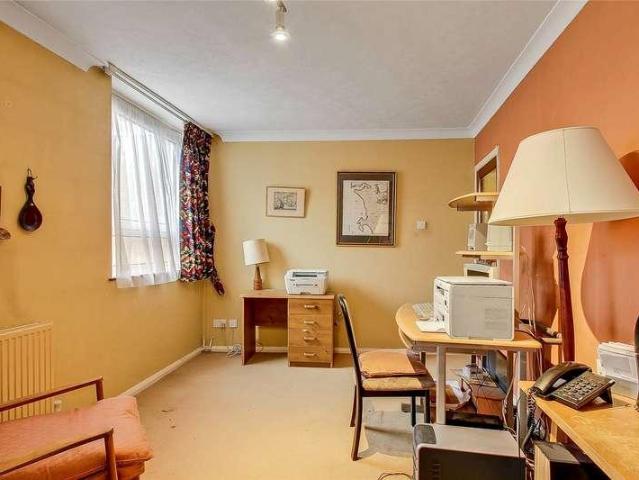 3 bed flat for sale