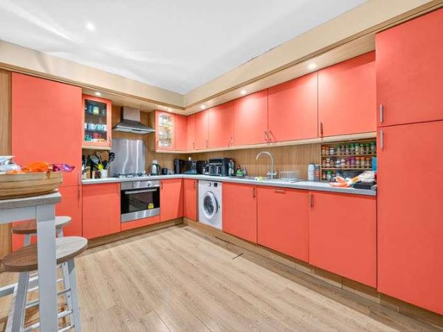 3 bed flat for sale