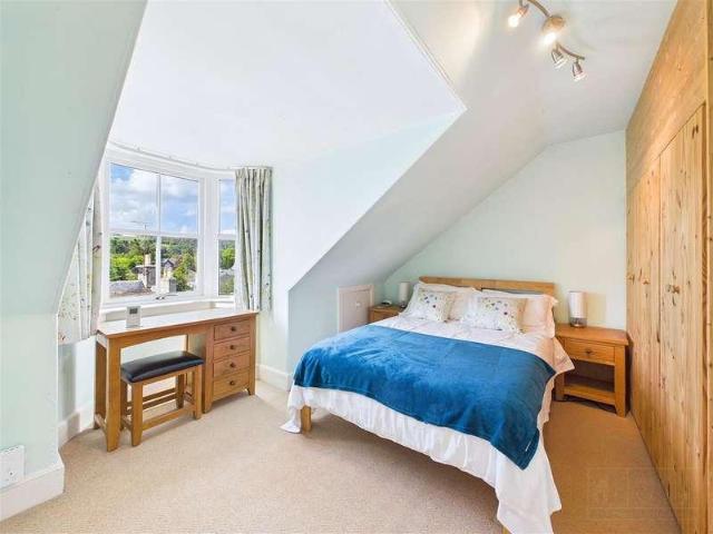 3 bed flat for sale