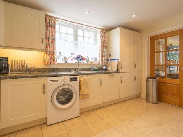 3 bed flat for sale