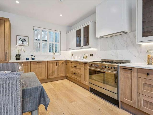 3 bed flat for sale