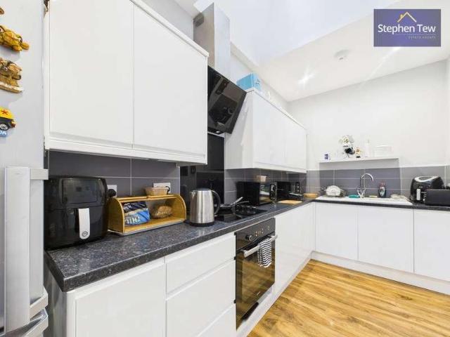 3 bed flat for sale